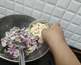 A picture of step 5 of Methi Matar Malai.