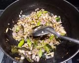 A picture of step 2 of Bharwa pyaaz ki sabji.