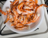 Foto del paso 1 de la receta: Camarones al ajillo acompañado de yuca