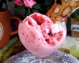 Foto del passaggio 2 della ricetta Gelato di kefir alle fragole