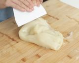 Foto langkah ke 6 dari resep Mochi Wijen Isi Kacang Devina Hermawan.