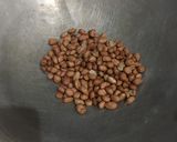 Foto langkah ke 1 dari resep Kacang daun jeruk sangrai tanpa minyak.