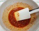 Foto del passaggio 5 della ricetta Alghe e calamari in salsa piccante (Miyok ogingho mucim)