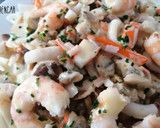 Foto del paso 9 de la receta: Ensalada de repollo con marisco y salsa de mango
