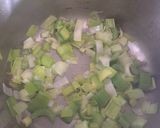 A picture of step 1 of Cauliflower and watercress soup.