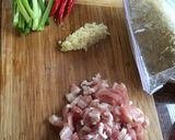 Hình bước làm 1 của món Thịt kho mắm ruốc
