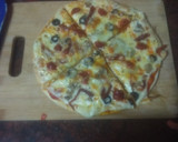 Foto del paso 2 de la receta: Pizza con champiñones, chistorra y aceitunas negras