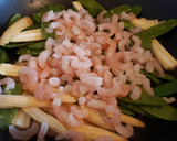 Foto del paso 2 de la receta: Wok de verduras con tofu y gambas