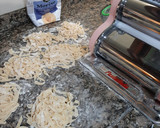 Foto del paso 5 de la receta: Fideos caseros con salsa rosa 🍝