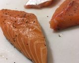 A picture of step 1 of Sauted Salmon with Mushroom and Onion.