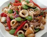 Foto langkah ke 4 dari resep Tumis cumi campur petai 🐙.