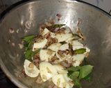 A picture of step 5 of Egg pepper dry.