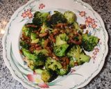 Foto del paso 3 de la receta: Brócoli con salteado de ajos y bacon