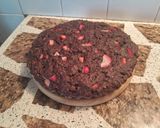 Foto del paso 7 de la receta: Torta de chocolate, avena y frutillas sin azúcar 🍓🍓🍫