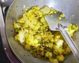 A picture of step 3 of Cheese-Potato stuffed Sandwich.