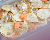Foto del paso 2 de la receta: Salchichas al horno con patatas