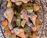 Foto del paso 7 de la receta: Muslitos con patatas y pimientos 😋😋