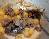Foto langkah ke 3 dari resep Semur Kentang Hati Ampela Ayam.