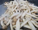 Hình bước làm 1 của món Bông cải xanh xào nấm bạch tuyết