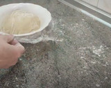 Foto del paso 3 de la receta: Buñuelos de masa madre rellenos con crema pastelera