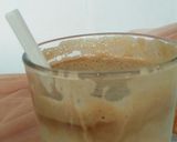 Foto langkah ke 4 dari resep Dalgona Coffee. Kopi Dalgona viral tanpa mixer.