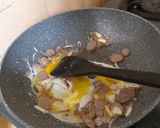Foto langkah ke 4 dari resep Nasi goreng teri sawi putih.