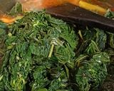 Foto langkah ke 5 dari resep Sayur Daun Singkong Tanpa Santan.