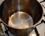 Foto del passaggio 2 della ricetta Penne rigate alle zucchine e squacquerone