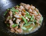 Foto langkah ke 3 dari resep Tumis Udang Buncis Sederhana.