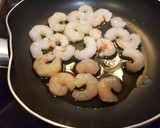 Foto del paso 2 de la receta: Hojaldres de boletus, gambas y huevo