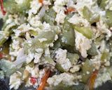 Foto langkah ke 3 dari resep Oseng Sayur Pare/Paria Pedas.