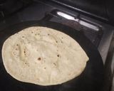 A picture of step 4 of Chicken roll paratha.