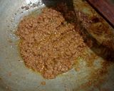 A picture of step 5 of Qeema macaroni.