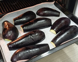 Foto del paso 1 de la receta: Berenjenas rellenas de pollo 🍗 🍆