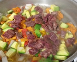 Foto del paso 2 de la receta: Guisito de Quinoa, vegetales y carne (super fácil y rápido)