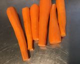 Une image de l'étape 2 de Salade de concombre et carottes râpées à la roquette et feta.