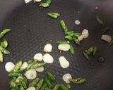 รูปขั้นตอนการทำที่ 1 ของ ข้าว กะเพราไก่ไข่ดาว