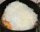 Foto langkah ke 4 dari resep Bihun goreng.