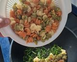 Foto del paso 4 de la receta: Trottole vegetales con espárragos trigueros y pesto rojo