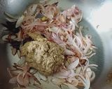 A picture of step 2 of Chicken korma.