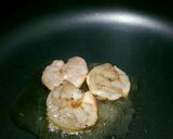 A picture of step 5 of Prawns Chow Mein.