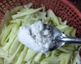 Foto langkah ke 1 dari resep Sayur labu Siam ikan asap.