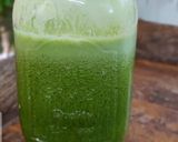 A picture of step 2 of Green juice.