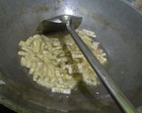 Foto langkah ke 1 dari resep Orek tempe basah bumbu gula asem.