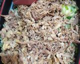 Foto langkah ke 2 dari resep Ayam Suwir Saus Barbeque / Isian Roti.