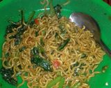 Foto langkah ke 4 dari resep Mie goreng pedas cetar.