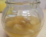 Foto del paso 1 de la receta: Miel de jengibre (fermento) 🍯Infusión vías respiratorias 🤧😷🤒la farmacia en tu cocina 🍋☕🫚🐝