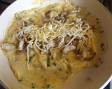 Foto del paso 5 de la receta: Tortilla francesa con pollo asado y queso, al tomillo