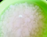 A picture of step 1 of Tapioca+beans cake.
