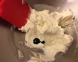 Foto del passaggio 5 della ricetta Crema per decorare cupcakes o muffin 🧁